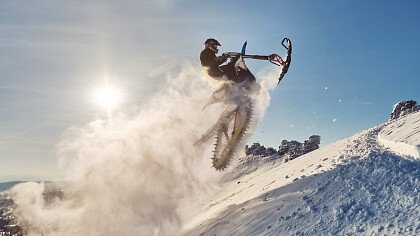 persona_neve_fresca_motoslitta_shutterstock