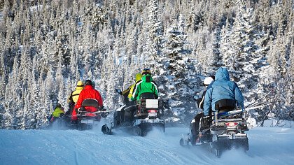 persona_neve_fresca_motoslitta_shutterstock