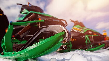 persona_neve_fresca_motoslitta_shutterstock