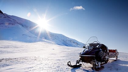 persona_neve_fresca_motoslitta_shutterstock