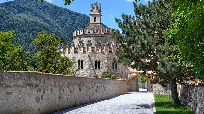 chiesa_santa_barbara_la_val_depositphotos