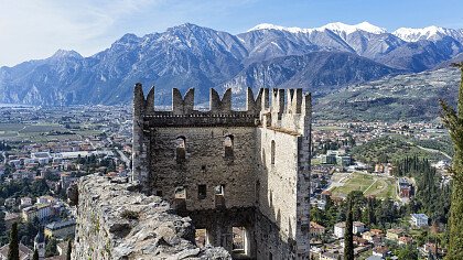 arco_castello_trentino_pixabay