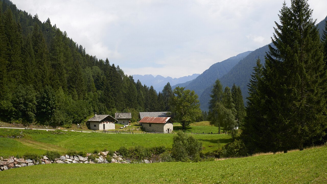 val_genova_parco_adamello_brenta_iStock