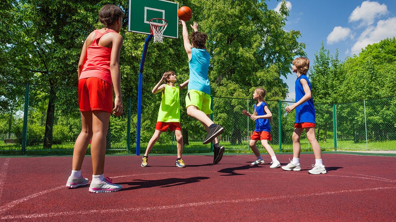 bambini_campetto_da_basket_shutterstock