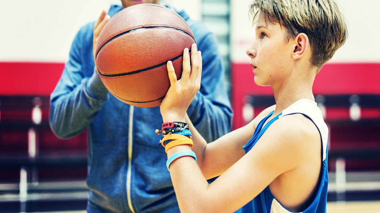 imparare_tiro_basket_shutterstock