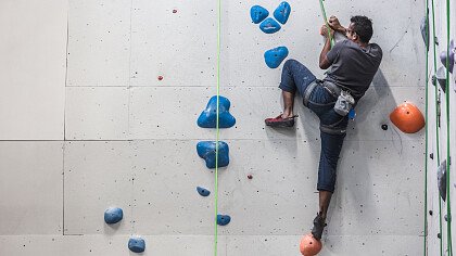 bambini_arrampicata_indoor_shutterstock