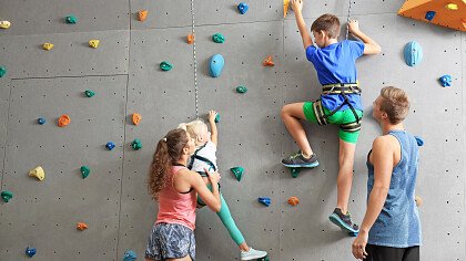 bambini_arrampicata_indoor_shutterstock