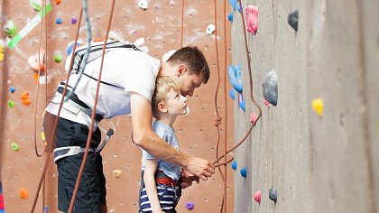 bambini_arrampicata_indoor_shutterstock