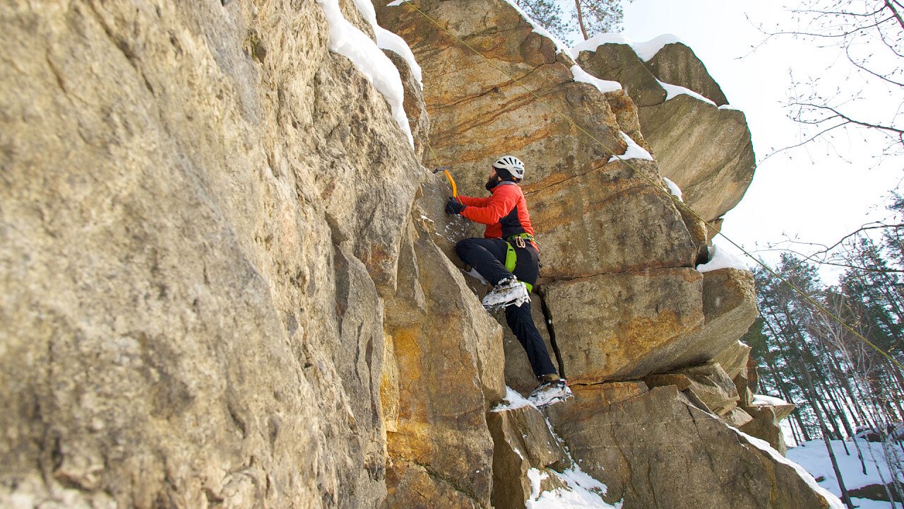 dry_tooling_e_arrampicata_ghiaccio_shutterstock