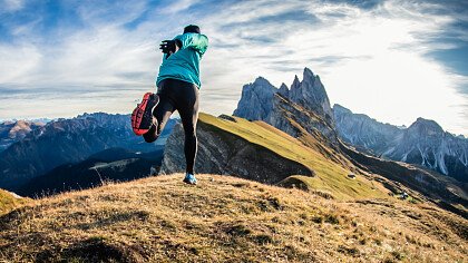 donna_seceda_ortisei_sky_running_shutterstock