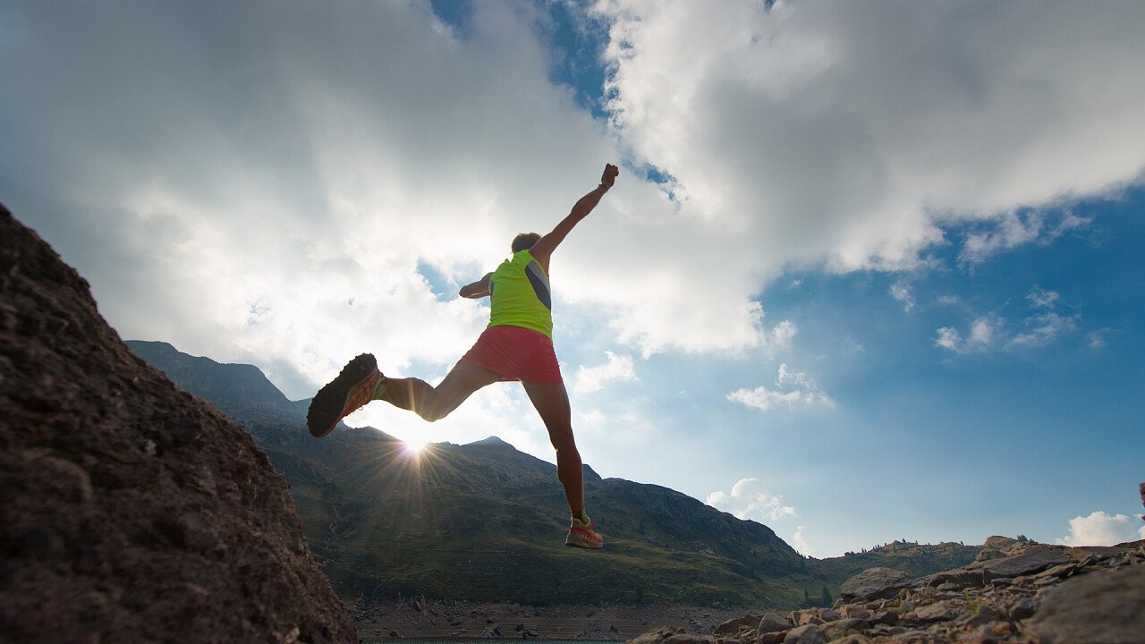 sky_running_estate_montagna_depositphotos