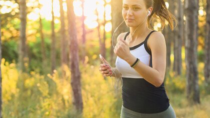 atleta_di_corsa_in_montagna_shutterstock