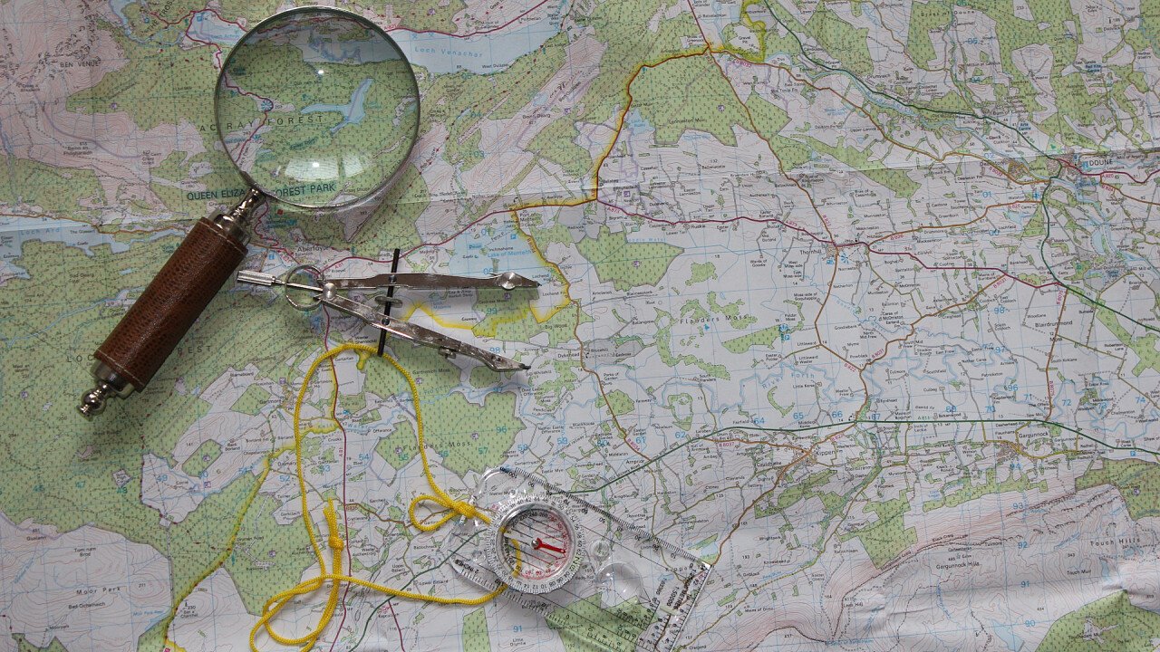 mappa_lente_orienteering_pixabay_bluebudgie