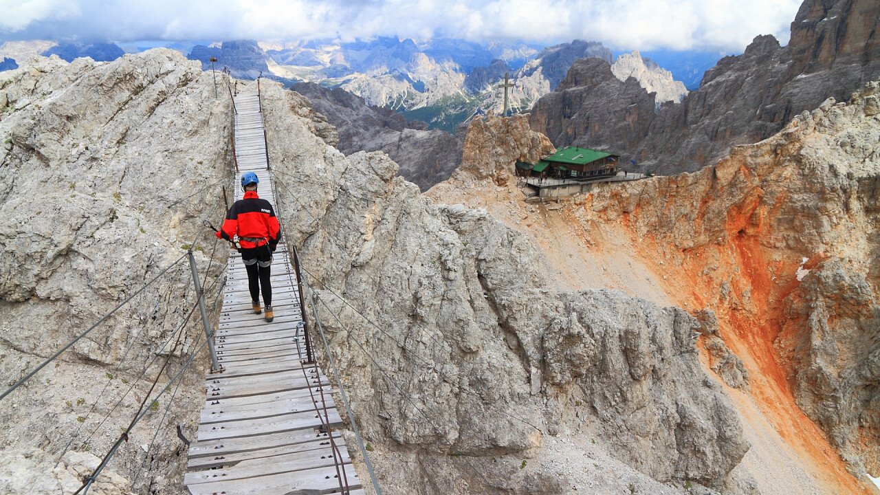 ponte_collegamento_via_ferrata_monte_cristallo_shutterstock