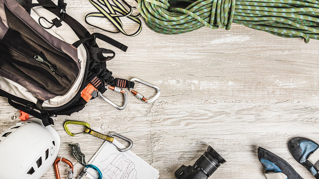 attrezzatura_per_via_ferrate_shutterstock