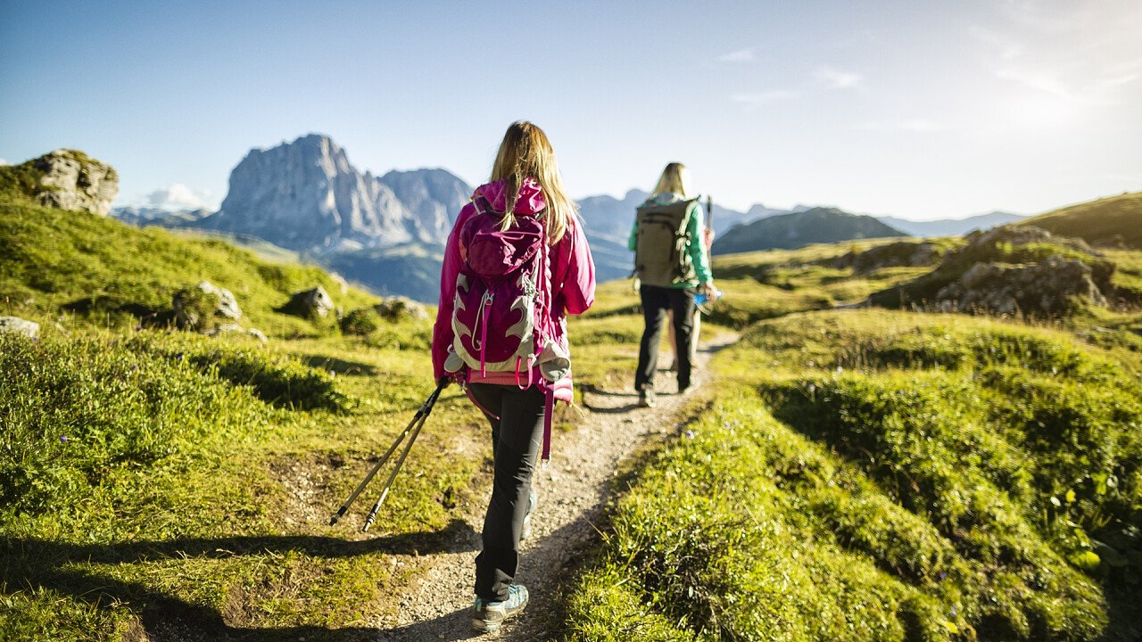 coppia_camminata_alta_via_iStock