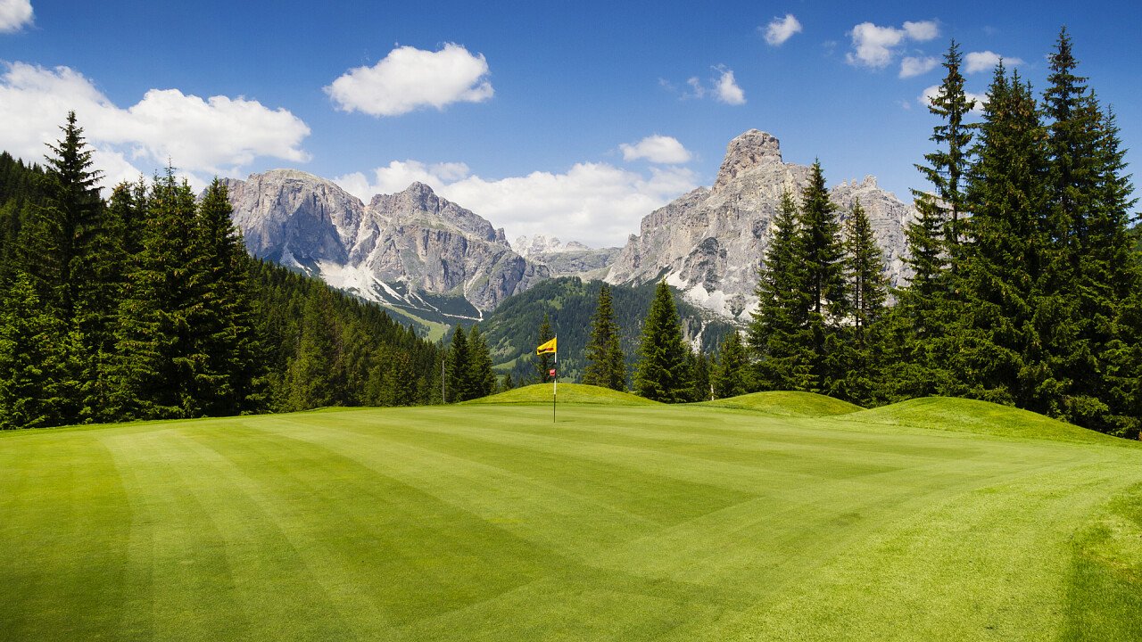 campo_da_golf_dolomiti_shutterstock