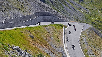 Winter-Motorradfahren in den Dolomiten