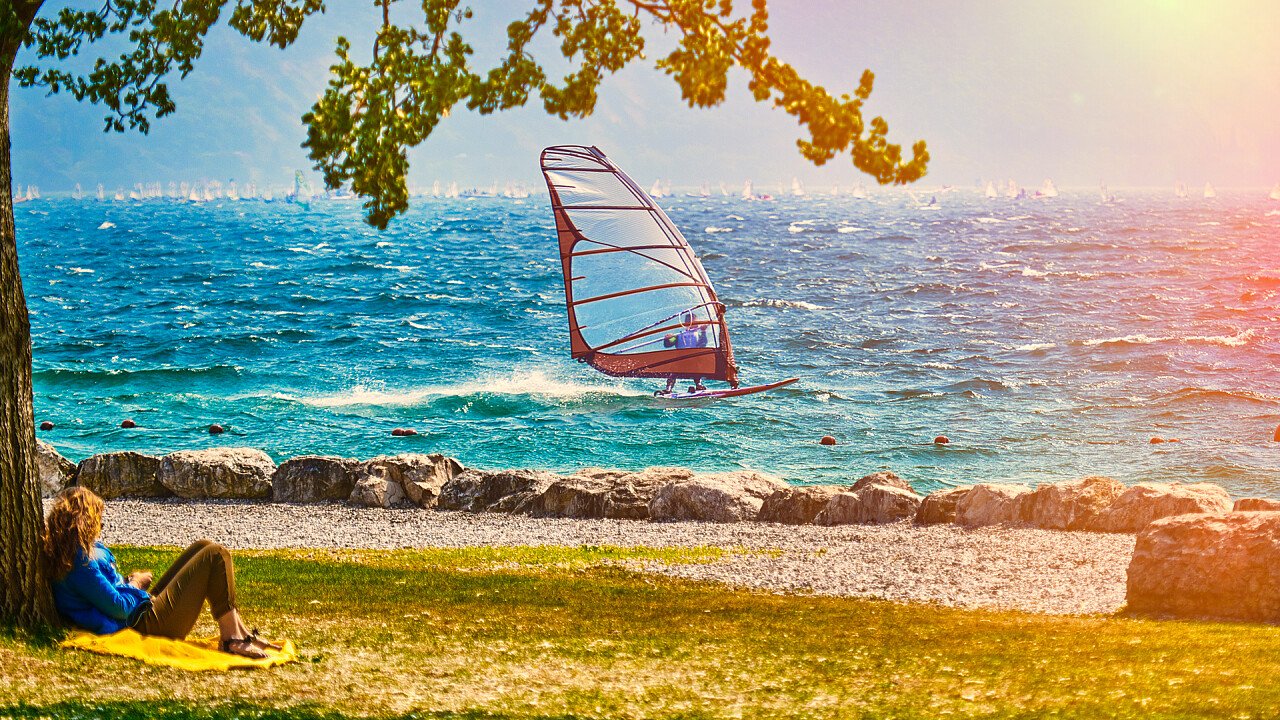 estate_lago_windsurf_shutterstock