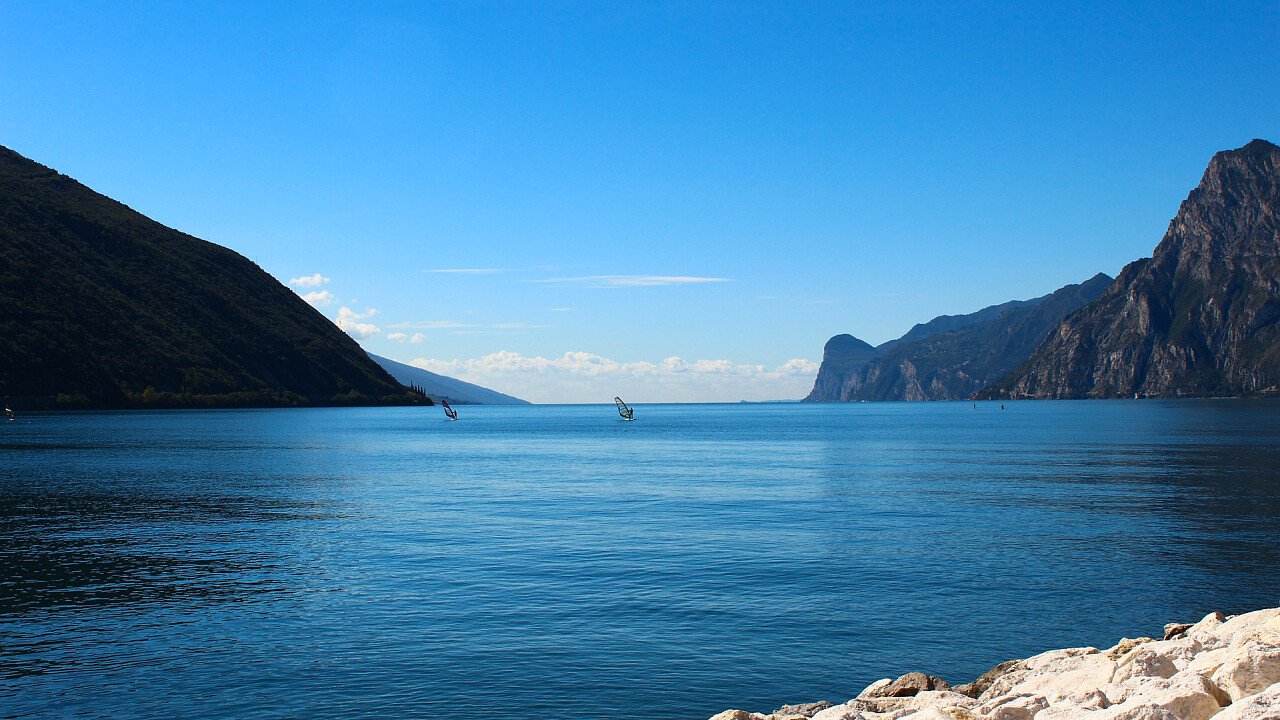 lago_di_garda_windsurf_pixabay_sabrinaschlich