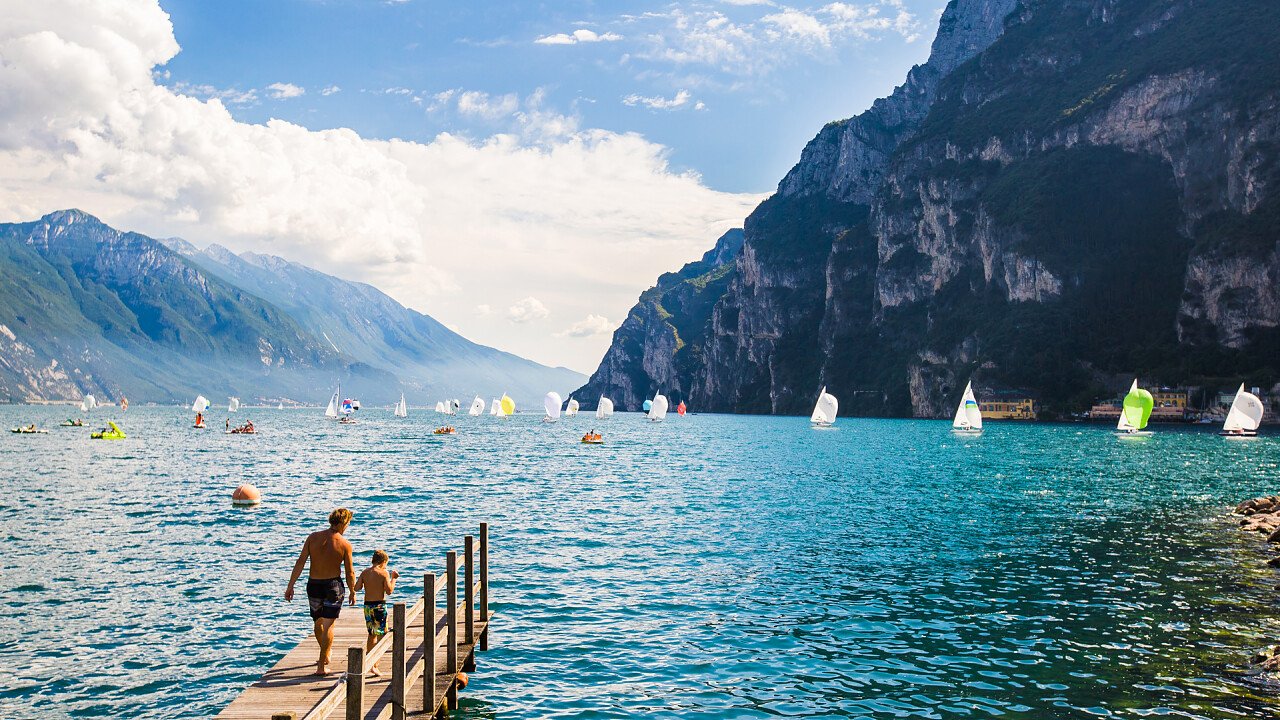 lago_garda_pontile_windsurf_shutterstock