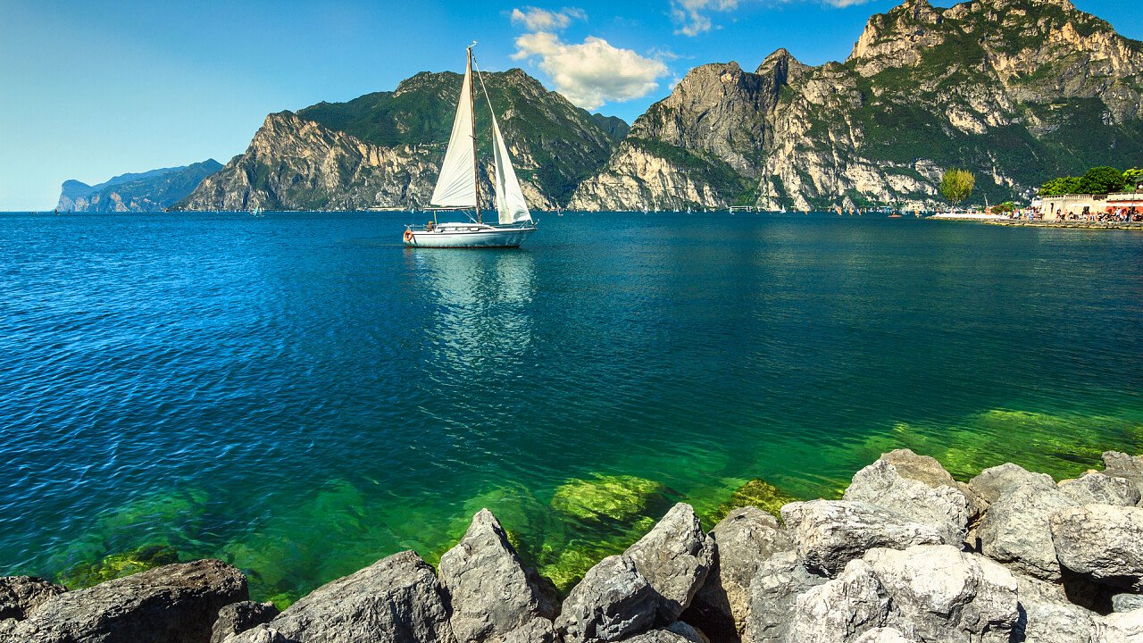 estate_lago_garda_vela_shutterstock