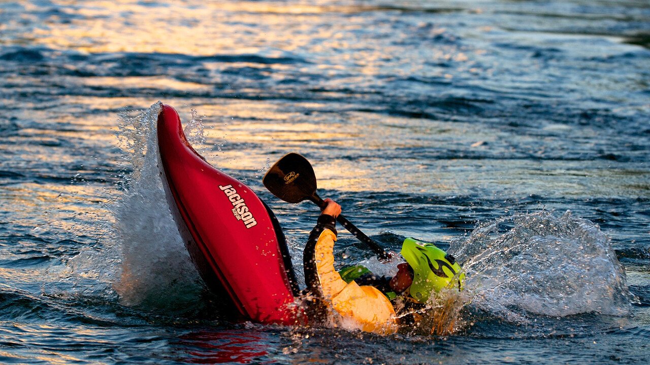 caduta_dal_kayak_pixabay