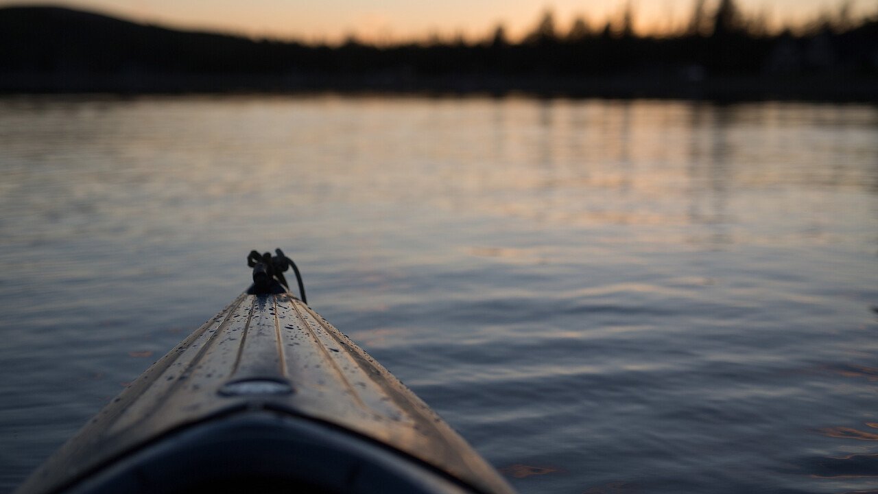 canoa_lago_pixabay_free-photos