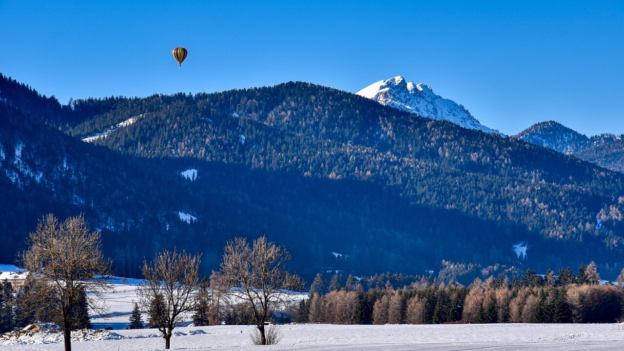 paesaggio_invernale_mongolfiera_shutterstock