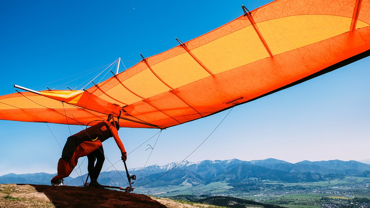 partenza_volo_deltaplano_shutterstock