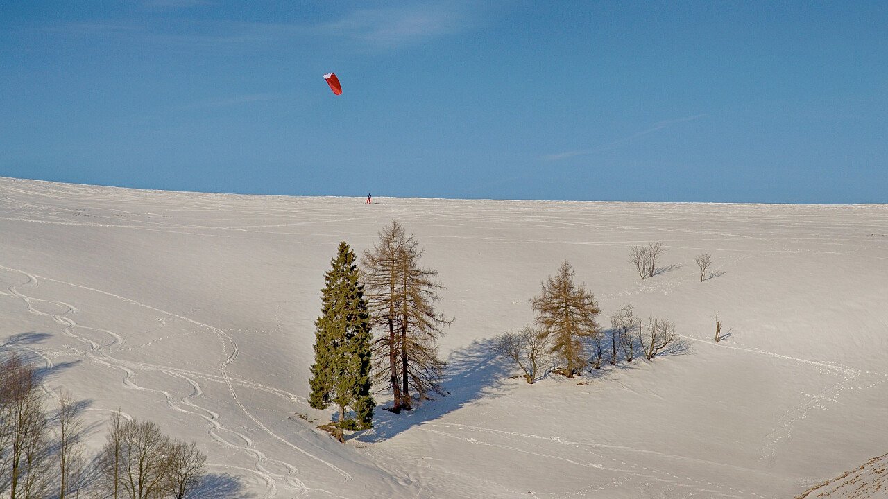 volo_invernale_montagna_parapendio_pixabay_tyna_janoch