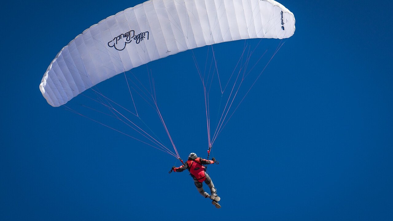 volare_in_parapendio_pixabay_derks24