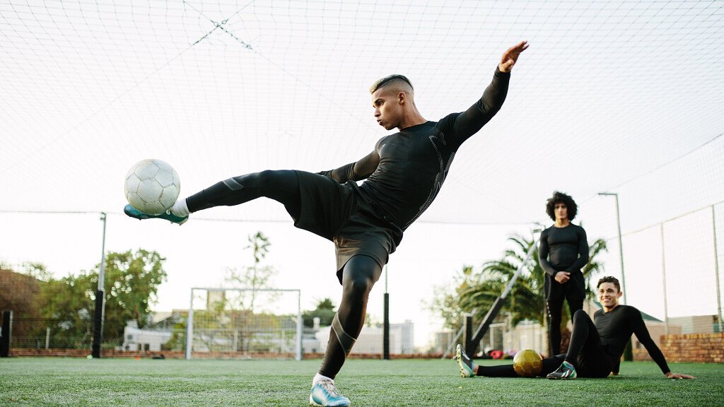 Vacanze sportive: giocare a calcio circondati dalle Dolomiti
