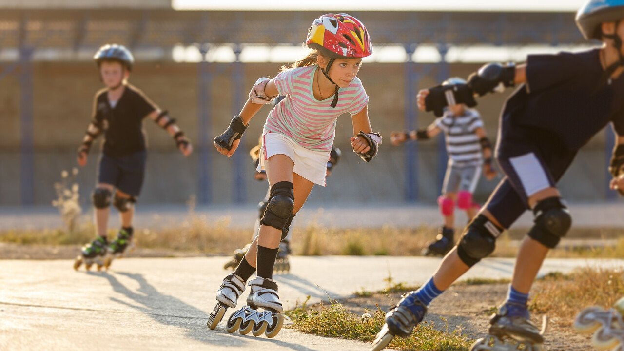 bambini_corsa_con_roller_shutterstock