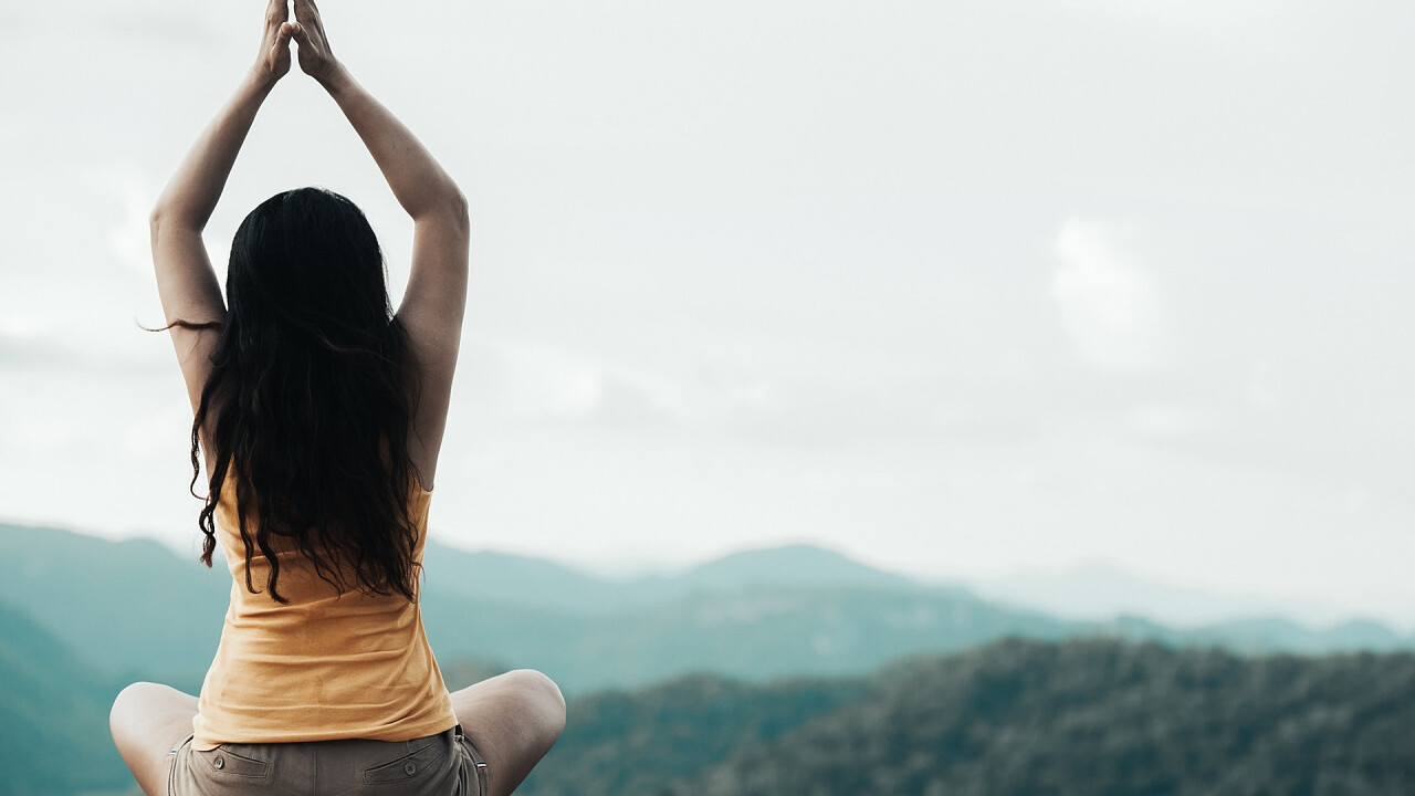 donna_yoga_montagna_shutterstock