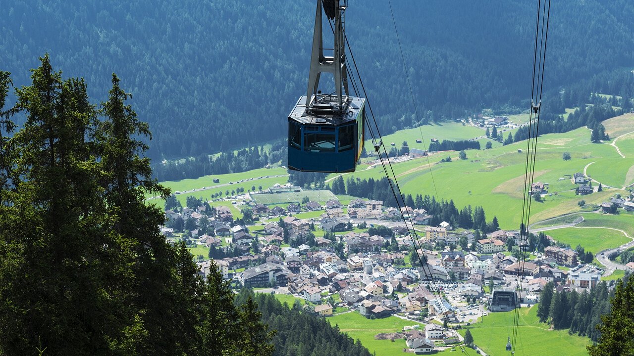 Seilbahn Vigo di Fassa im Sommer