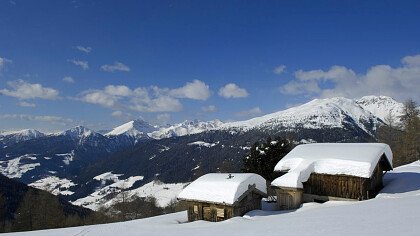 Family skiing in San Martino in Val Sarentino