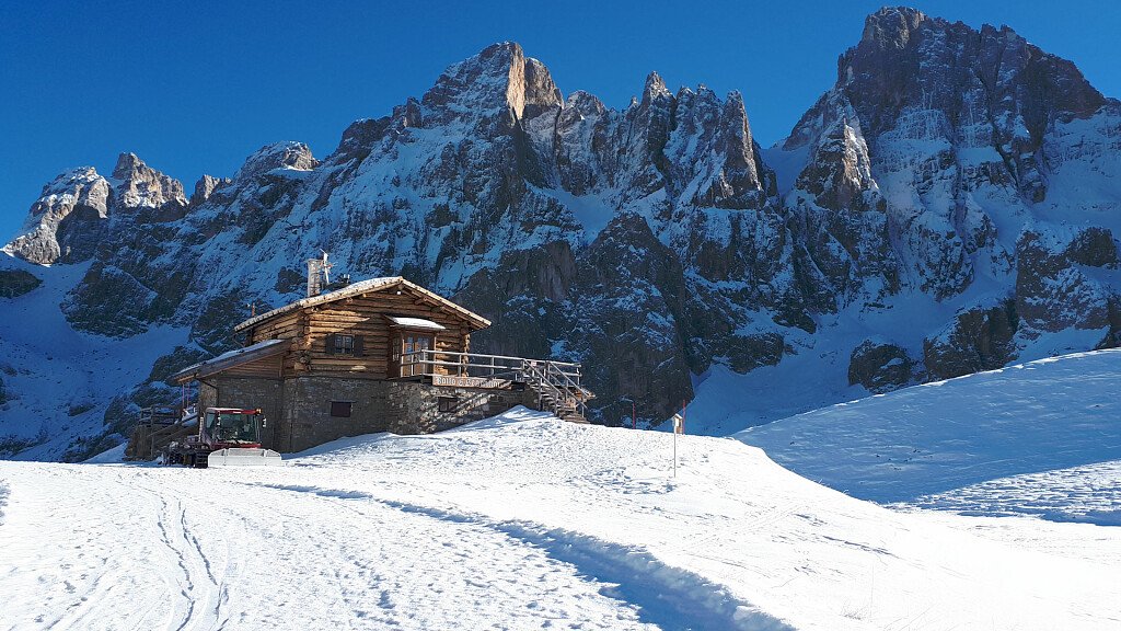 Skiing in San Martino di Castrozza, Passo Rolle in the Dolomiti Superski